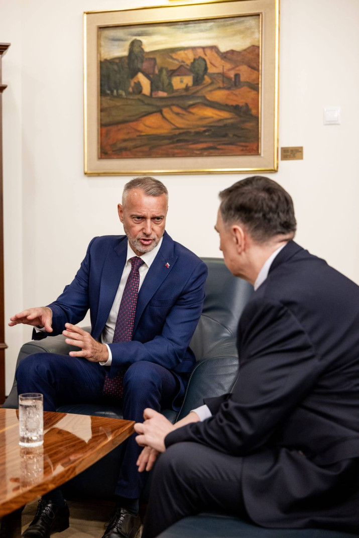 Rozmowy dotyczące współpracy transgranicznej regionu Karpat podczas spotkania w Parlamencie Republiki Słowackiej w Bratysławie